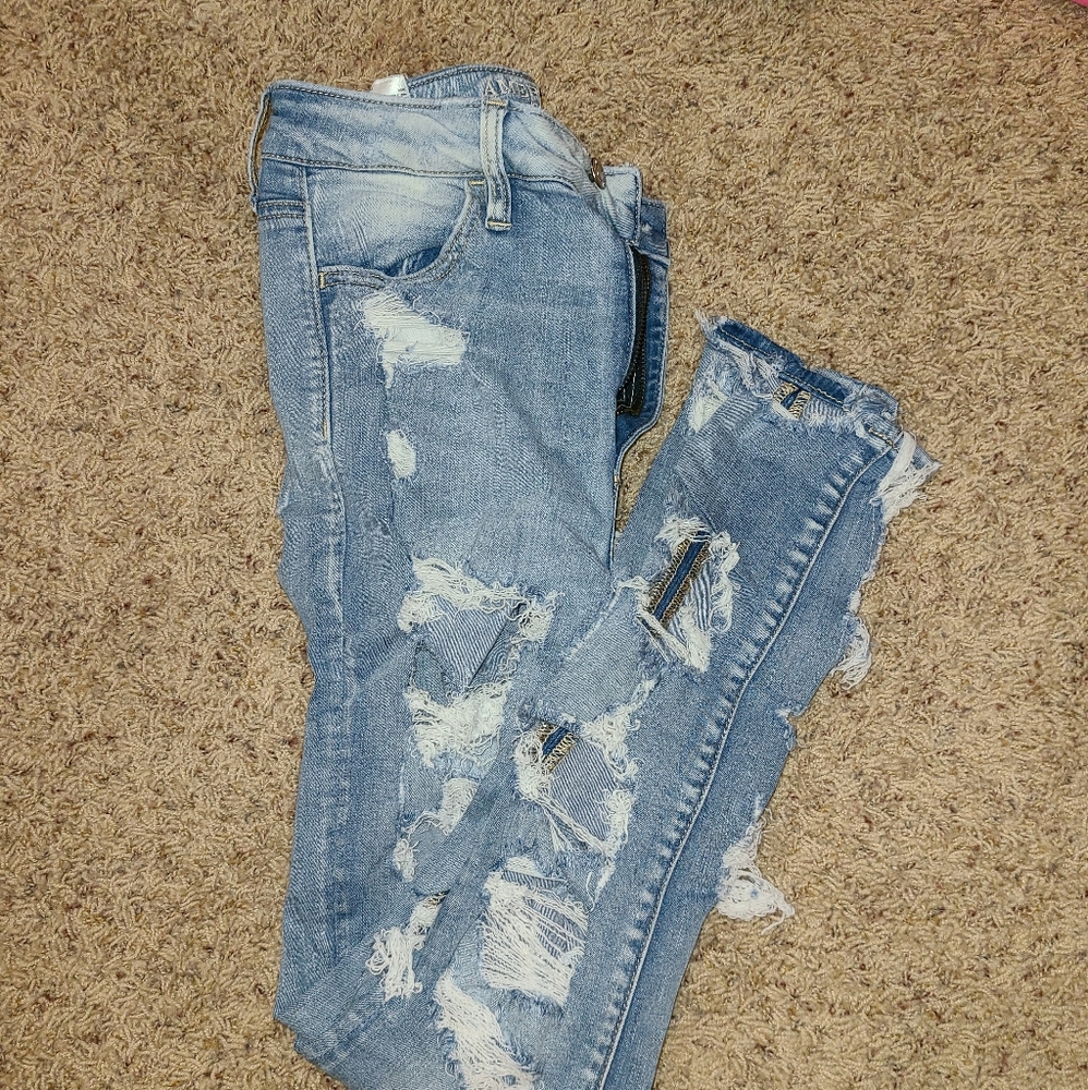 American Eagle Distressed Jeans